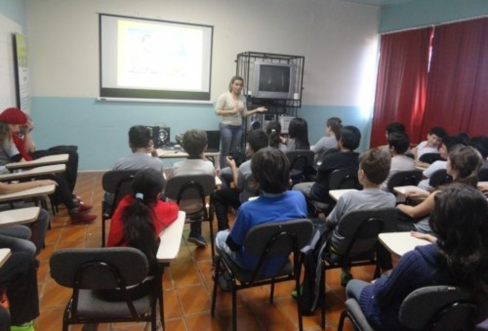 ALUNOS EMPOLGADOS COMO SEMPRE COM A TURMINHA DA RECICLAGEM