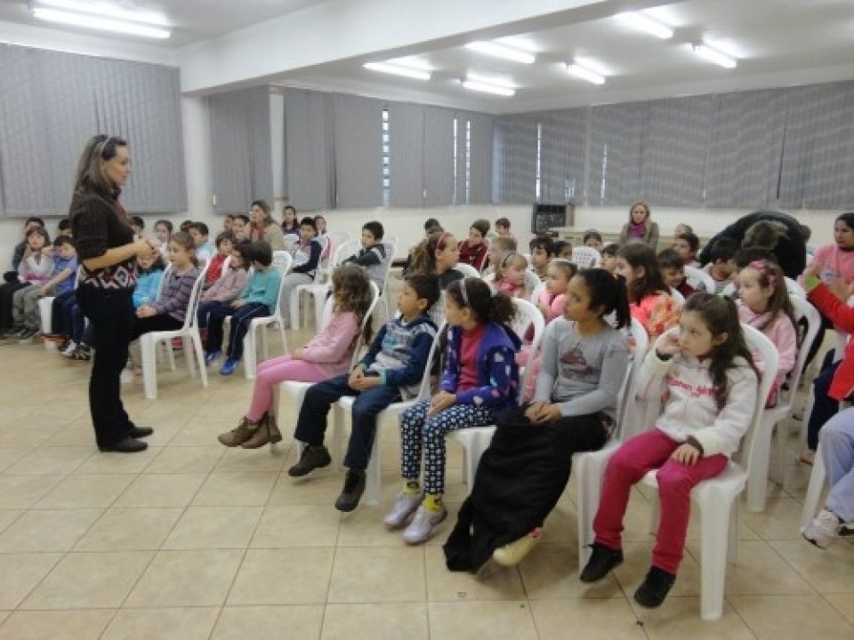 CADA DIA A NATUREZA PRODUZ O SUFICIENTE PARA NOSSA CARÊNCIA...