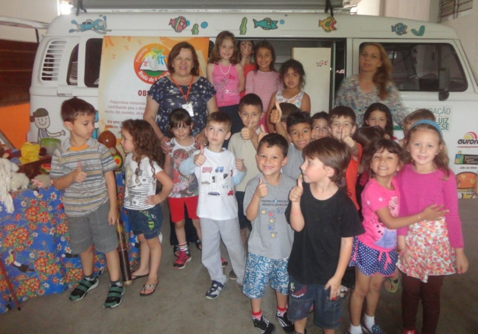 CONTAR HISTÓRIAS É UM ATO ENTRELAÇADO Á BRINCAR...