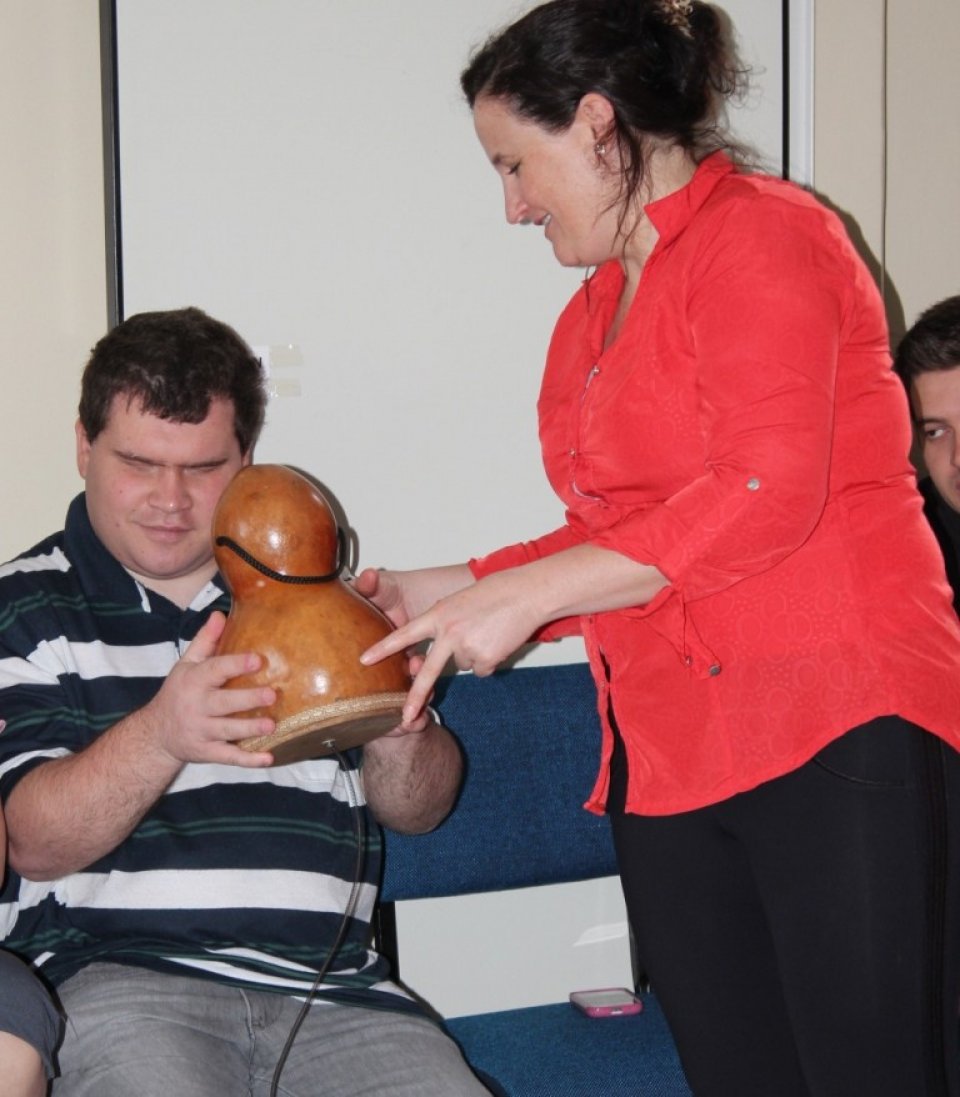 CONTAR HISTÓRIAS É UM ATO ENTRELAÇADO Á BRINCAR...