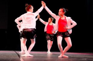 7° MOSTRA CULTURAL DO GRUPO DE DANÇA VOZES DO CORPO LEVA PÚBLICO AO MUNDO DE IMAGINAÇÃO