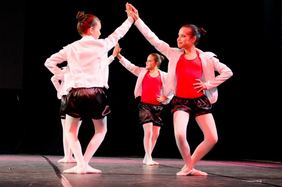 7° MOSTRA CULTURAL DO GRUPO DE DANÇA VOZES DO CORPO LEVA PÚBLICO AO MUNDO DE IMAGINAÇÃO