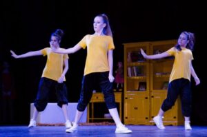 7° MOSTRA CULTURAL DO GRUPO DE DANÇA VOZES DO CORPO LEVA PÚBLICO AO MUNDO DE IMAGINAÇÃO