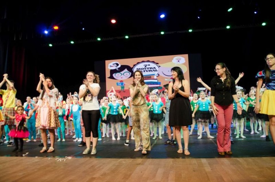 7° MOSTRA CULTURAL DO GRUPO DE DANÇA VOZES DO CORPO LEVA PÚBLICO AO MUNDO DE IMAGINAÇÃO