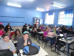 ALUNOS DE EDUCAÇÃO INFANTIL E ENSINO FUNDAMENTAL SE DIVERTEM E APRENDEM A CUIDAR DA NATUREZA