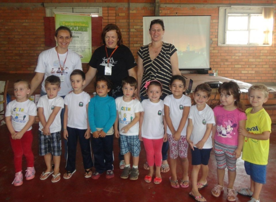 A TURMINHA DA RECICLAGEM REFORÇA ENSINAMENTOS COM ATIVIDADES PRÁTICAS EM ESCOLA