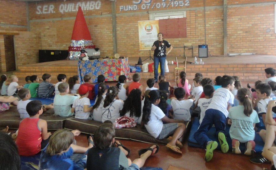 RODA DE LEITURA PARTICIPA DE EVENTO E LEVA MAIS DE 800 PESSOAS AO MUNDO DA IMAGINAÇÃO