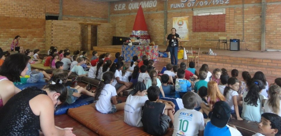 RODA DE LEITURA PARTICIPA DE EVENTO E LEVA MAIS DE 800 PESSOAS AO MUNDO DA IMAGINAÇÃO