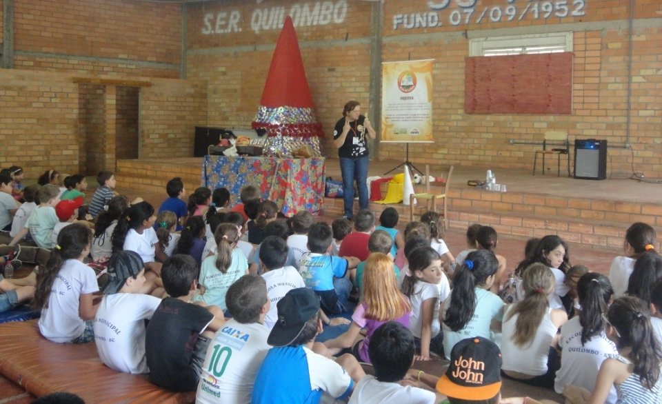 RODA DE LEITURA PARTICIPA DE EVENTO E LEVA MAIS DE 800 PESSOAS AO MUNDO DA IMAGINAÇÃO