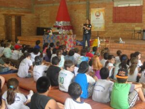 RODA DE LEITURA PARTICIPA DE EVENTO E LEVA MAIS DE 800 PESSOAS AO MUNDO DA IMAGINAÇÃO