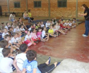 RODA DE LEITURA PARTICIPA DE EVENTO E LEVA MAIS DE 800 PESSOAS AO MUNDO DA IMAGINAÇÃO