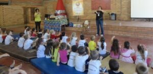 RODA DE LEITURA PARTICIPA DE EVENTO E LEVA MAIS DE 800 PESSOAS AO MUNDO DA IMAGINAÇÃO