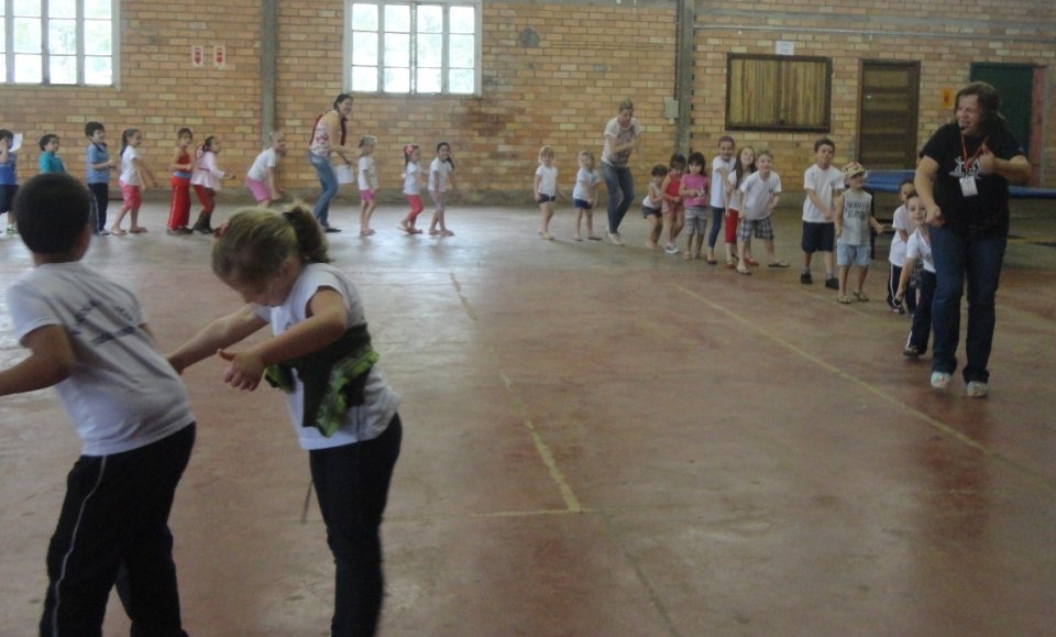 RODA DE LEITURA PARTICIPA DE EVENTO E LEVA MAIS DE 800 PESSOAS AO MUNDO DA IMAGINAÇÃO