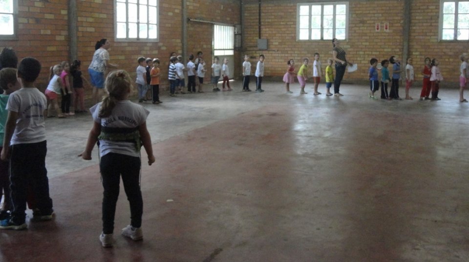 RODA DE LEITURA PARTICIPA DE EVENTO E LEVA MAIS DE 800 PESSOAS AO MUNDO DA IMAGINAÇÃO