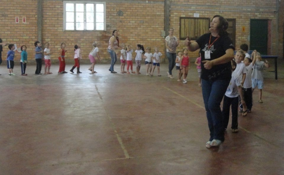 RODA DE LEITURA PARTICIPA DE EVENTO E LEVA MAIS DE 800 PESSOAS AO MUNDO DA IMAGINAÇÃO