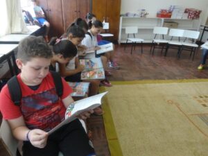 ALUNOS RELEMBRAM CONCEITOS DE EDUCAÇÃO AMBIENTAL COM A TURMINHA DA RECICLAGEM