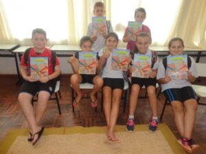 ALUNOS RELEMBRAM CONCEITOS DE EDUCAÇÃO AMBIENTAL COM A TURMINHA DA RECICLAGEM