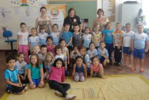 ALUNOS INTERAGEM E SE DIVERTEM COM A CONTAÇÃO DE HISTÓRIA