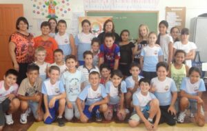 ALUNOS INTERAGEM E SE DIVERTEM COM A CONTAÇÃO DE HISTÓRIA