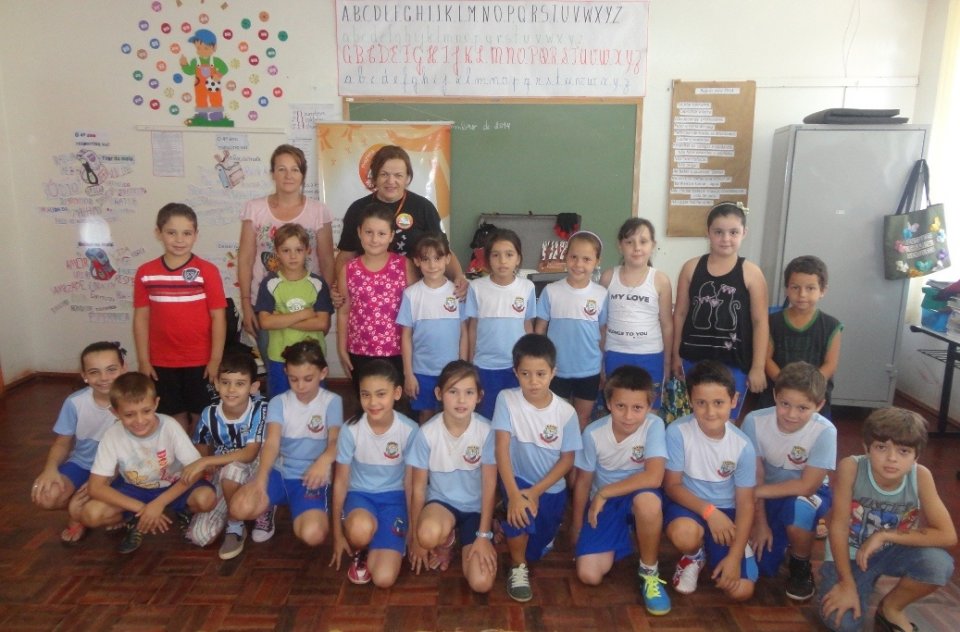 ALUNOS INTERAGEM E SE DIVERTEM COM A CONTAÇÃO DE HISTÓRIA