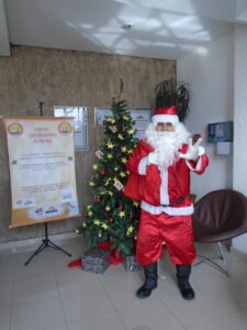 VOLUNTÁRIOS REALIZAM NATAL COOPERADO EM ESCOLA ESPECIAL