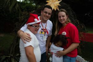 VOLUNTÁRIOS REALIZAM NATAL COOPERADO EM ESCOLA ESPECIAL