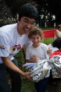 VOLUNTÁRIOS REALIZAM NATAL COOPERADO EM ESCOLA ESPECIAL