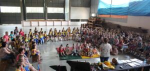 KOMBI BIBLIOTECA LEVA AS CRIANÇAS AO MUNDO DA IMAGINAÇÃO