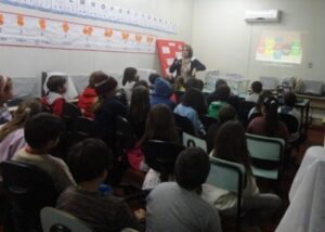 TURMINHA DA RECICLAGEM VISITA VÁRIAS ESCOLAS EM CHAPECÓ-SC