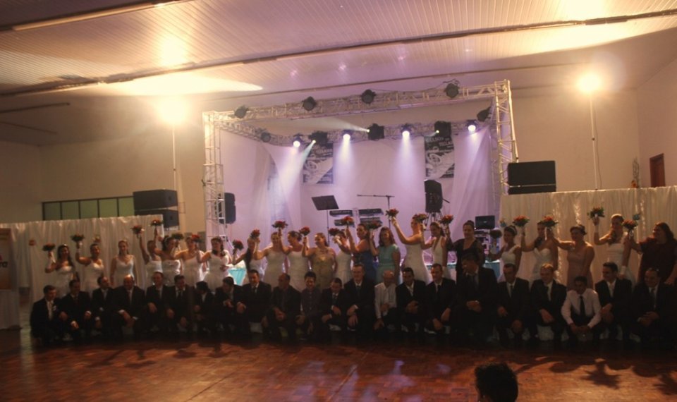 EMOÇÃO NO CASAMENTO COOPERADO EM MARAVILHA