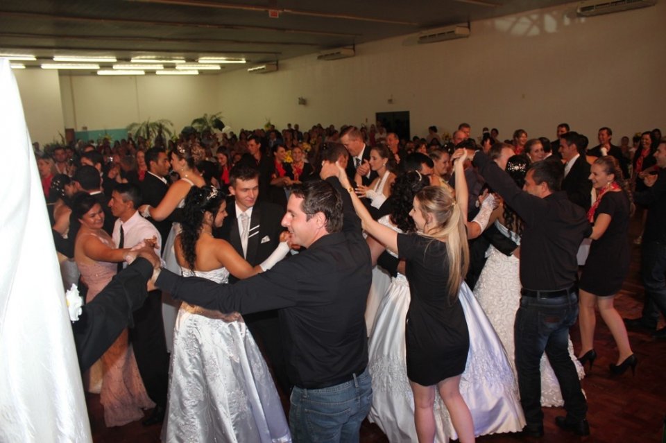 EMOÇÃO NO CASAMENTO COOPERADO EM MARAVILHA