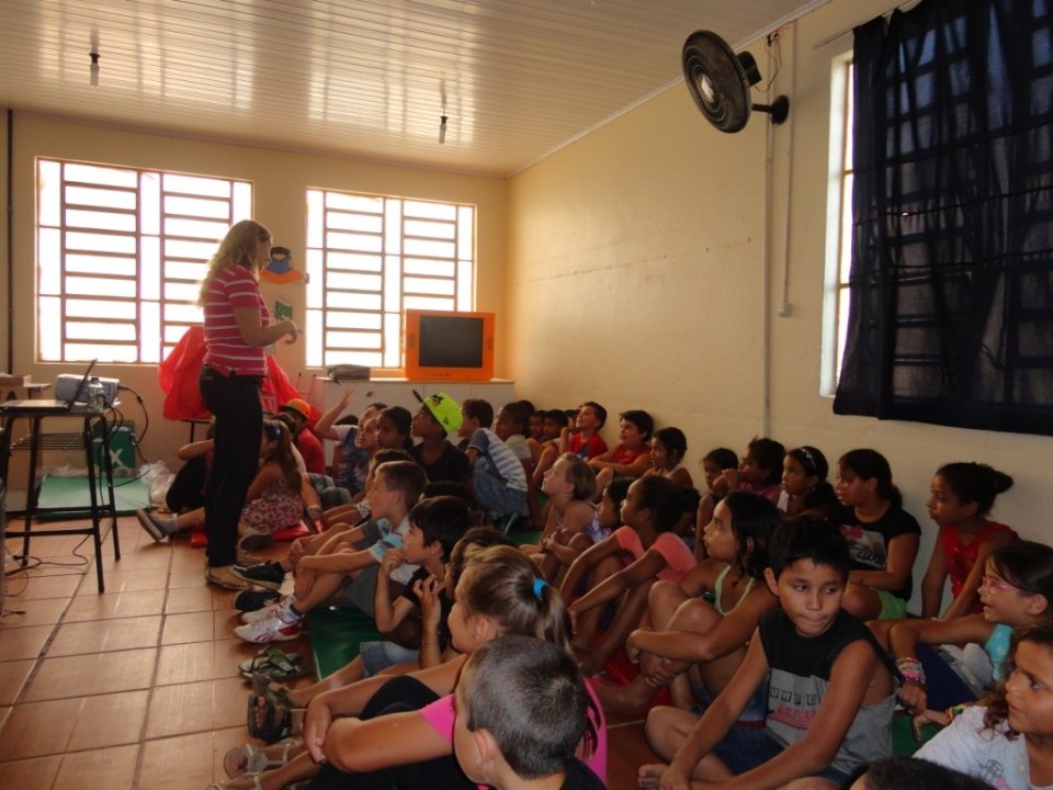 A TURMINHA DA RECICLAGEM RS, CAPACITA EMPREGADOS DE EMPRESA E VISITA ESCOLAS