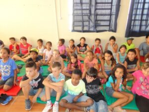 A TURMINHA DA RECICLAGEM RS, CAPACITA EMPREGADOS DE EMPRESA E VISITA ESCOLAS