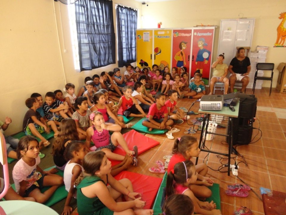 A TURMINHA DA RECICLAGEM RS, CAPACITA EMPREGADOS DE EMPRESA E VISITA ESCOLAS