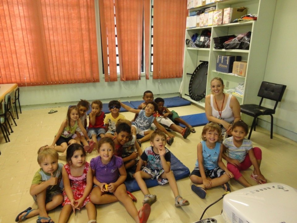 A TURMINHA DA RECICLAGEM RS, CAPACITA EMPREGADOS DE EMPRESA E VISITA ESCOLAS