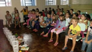 ALUNOS EMPOLGADOS COM A VOLTA DAS ATIVIDADES DA TURMINHA DA RECICLAGEM