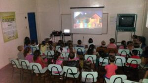 ALUNOS EMPOLGADOS COM A VOLTA DAS ATIVIDADES DA TURMINHA DA RECICLAGEM