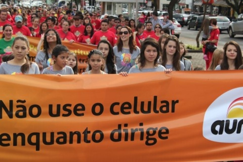 GRUPO DE DANÇA VOZES DO CORPO REALIZA REUNIÃO COM OS PAIS E ALUNOS, APÓS PARTICIPAM DE CAMINHADA