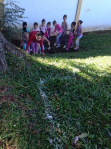 COMEMORAÇÃO AO DIA DA PÁSCOA COM OS ALUNOS DO GRUPO DE DANÇA VOZES DO CORPO