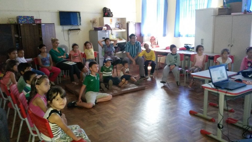 A TURMINHA DA RECICLAGEM VISITA VÁRIAS ESCOLAS