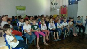 A TURMINHA DA RECICLAGEM VISITA VÁRIAS ESCOLAS