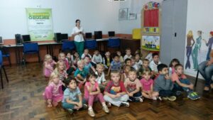 A TURMINHA DA RECICLAGEM VISITA VÁRIAS ESCOLAS