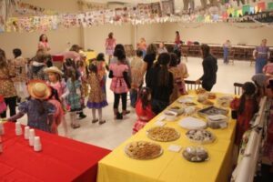 GRUPO DE DANÇA VOZES DO CORPO REALIZA FESTA JUNINA COM OS ALUNOS...