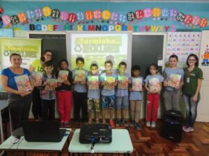 A TURMINHA DA RECICLAGEM VISITA VÁRIAS ESCOLAS