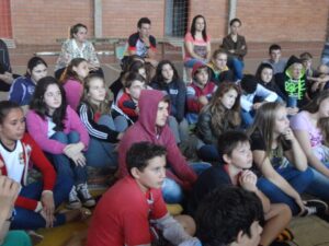 Contação de histórias e roda de leitura a 1.195 crianças e adolescentes