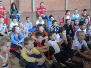 Contação de histórias e roda de leitura a 1.195 crianças e adolescentes