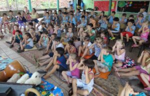 Contação de histórias e roda de leitura a 1.195 crianças e adolescentes