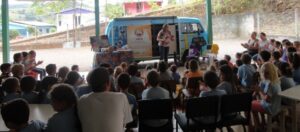 Contação de histórias e roda de leitura a 1.195 crianças e adolescentes