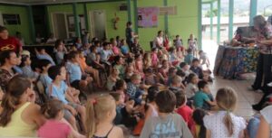 Contação de histórias e roda de leitura a 1.195 crianças e adolescentes