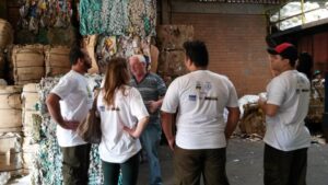 Grupo do Projeto Palco da Reciclagem visita Cooperativa Verde Vida